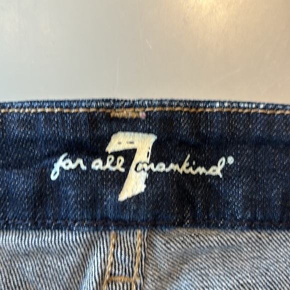 7 for all manning Jean shorts. Like new. Size 28. Distressed - Picture 3 of 4